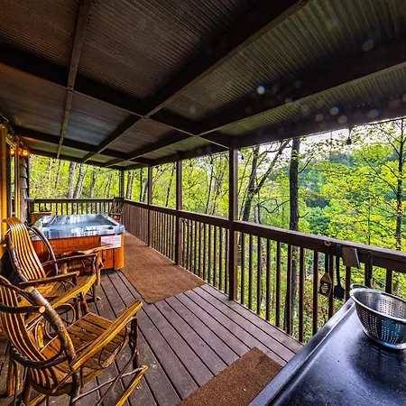Bear Creek Lodge And Cabins In Helen Ga - Pet Friendly, River On Property, Walking Distance To Downtown Helen Esterno foto