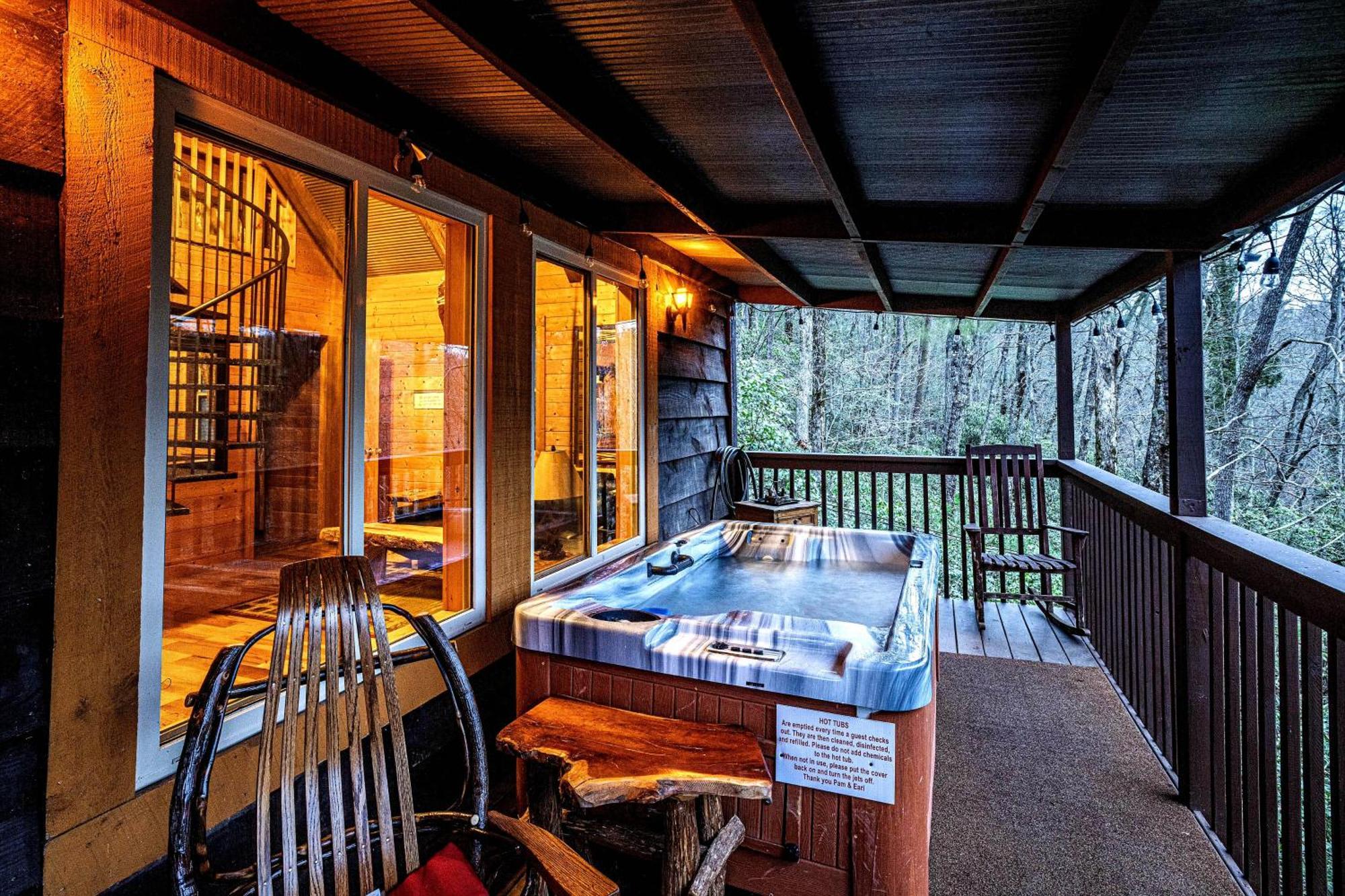 Сasa de vacaciones Bear Creek And In Ga - Pet Friendly, River On Property, Walking Distance To Downtown