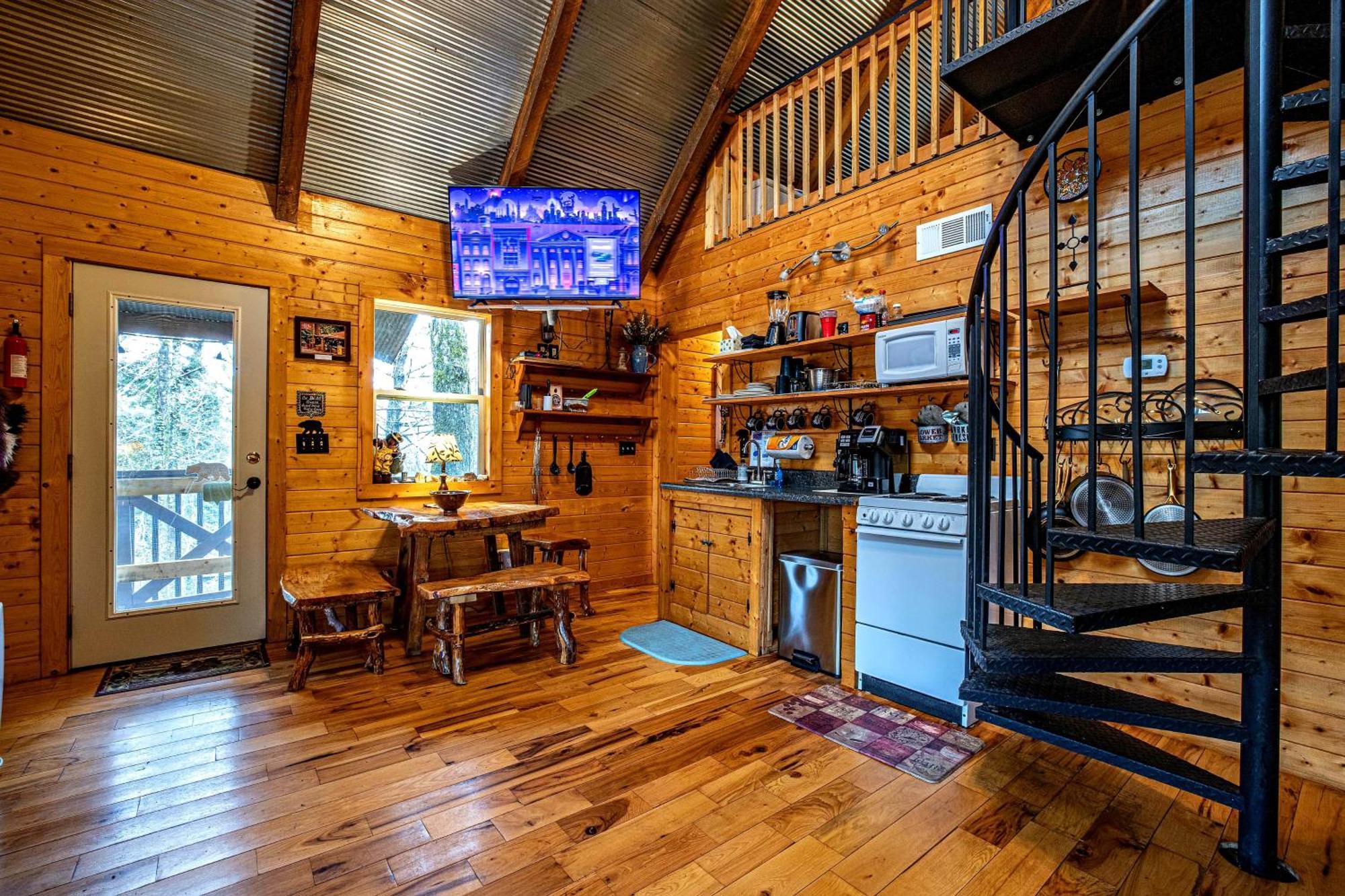 Bear Creek And In Ga - Pet Friendly, River On Property, Walking Distance To Downtown Сasa de vacaciones
